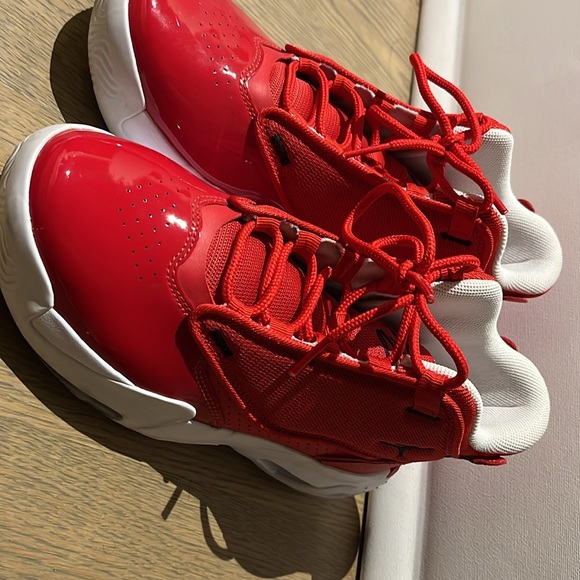 Nike Jordan Max Aura 4 PS Boys Sneaker- red patent- size 4.5, Big kids - Picture 2 of 6